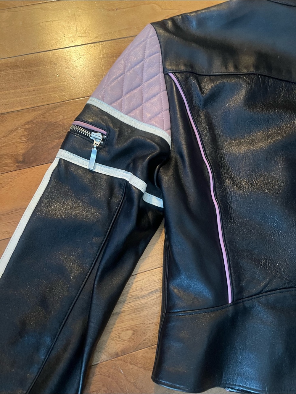French Black and Pink Leather Jacket 🩷🖤 - Picture 6 of 7